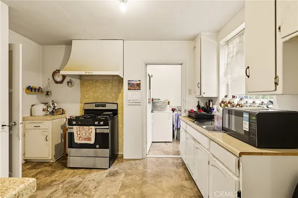 $824,500 | 7015 Templeton Street, Huntington Park, CA 90255