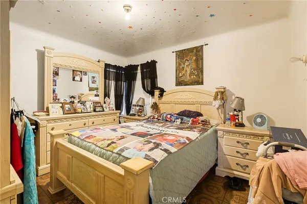 $824,500 | 7015 Templeton Street, Huntington Park, CA 90255