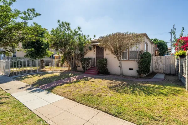 $824,500 | 7015 Templeton Street, Huntington Park, CA 90255