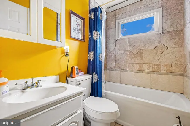 a street view with residential house