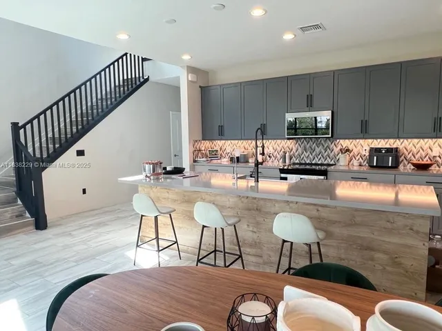 $650,000 | 8813 Antarus Dr Lake, Unit 8813, Lake Worth, FL 33467