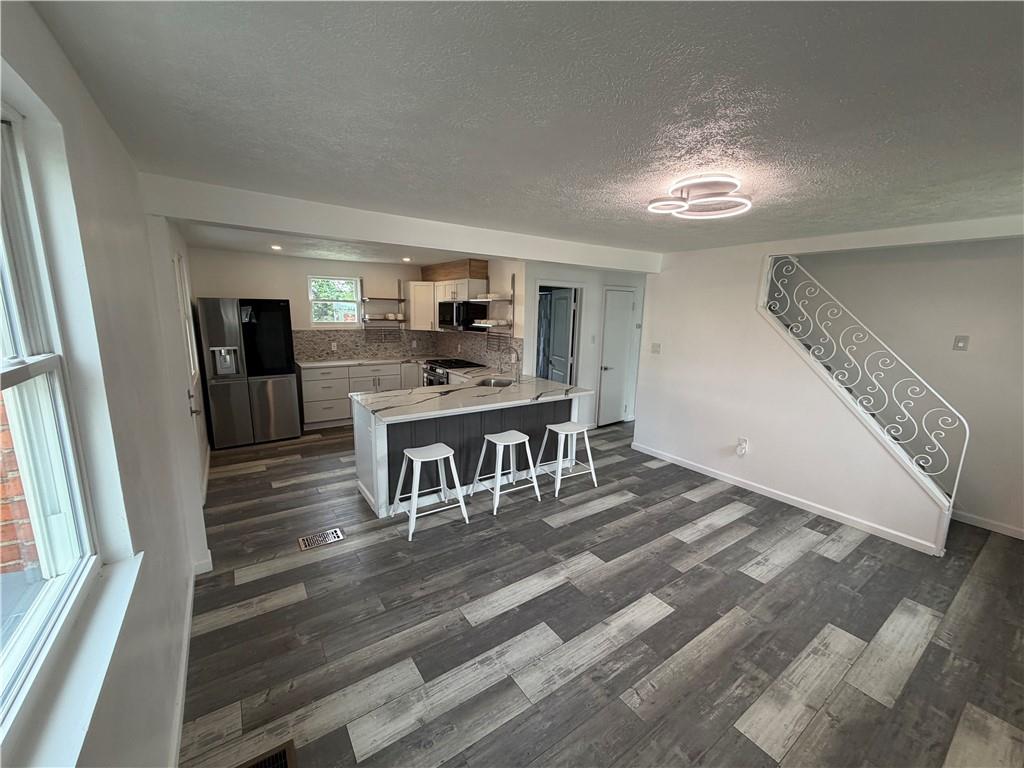 1316 Barkley Road McKeesport, PA 15133 - Photo 6 of 31