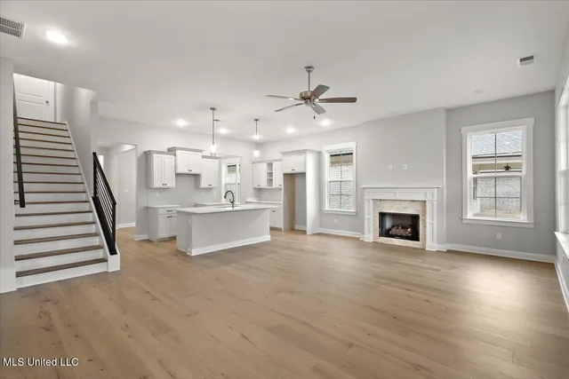 $355,900 | 828 Quitman Court West, Nesbit, MS 38651