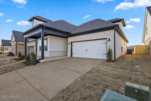 $355,900 | 828 Quitman Court West, Nesbit, MS 38651