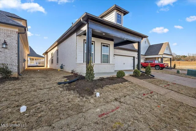 $355,900 | 828 Quitman Court West, Nesbit, MS 38651