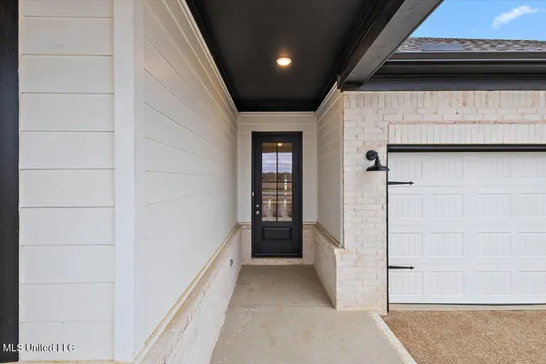 $355,900 | 828 Quitman Court West, Nesbit, MS 38651