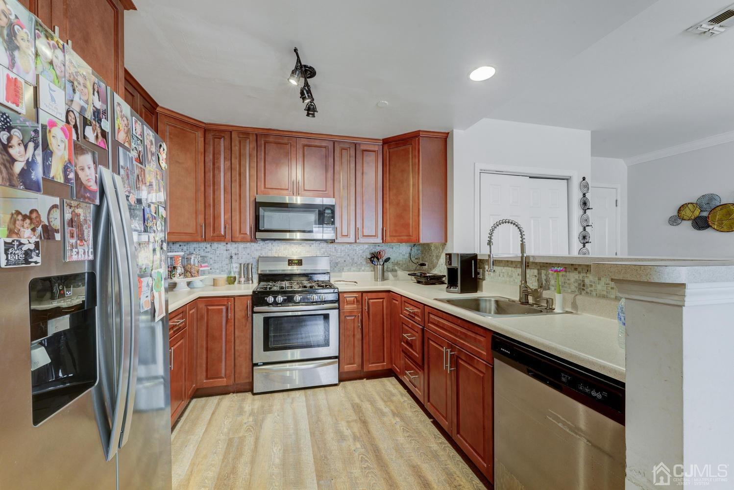 358 Rector Street, Unit 506 Perth Amboy, NJ 08861 - Photo 12 of 26 Gallery Image 12