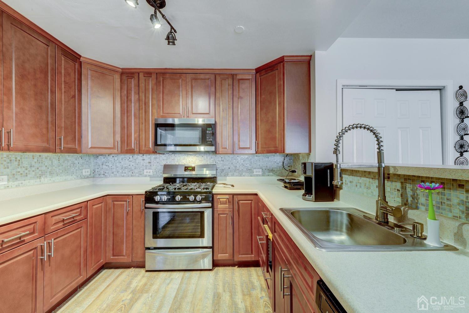 358 Rector Street, Unit 506 Perth Amboy, NJ 08861 - Photo 13 of 26 Gallery Image 13