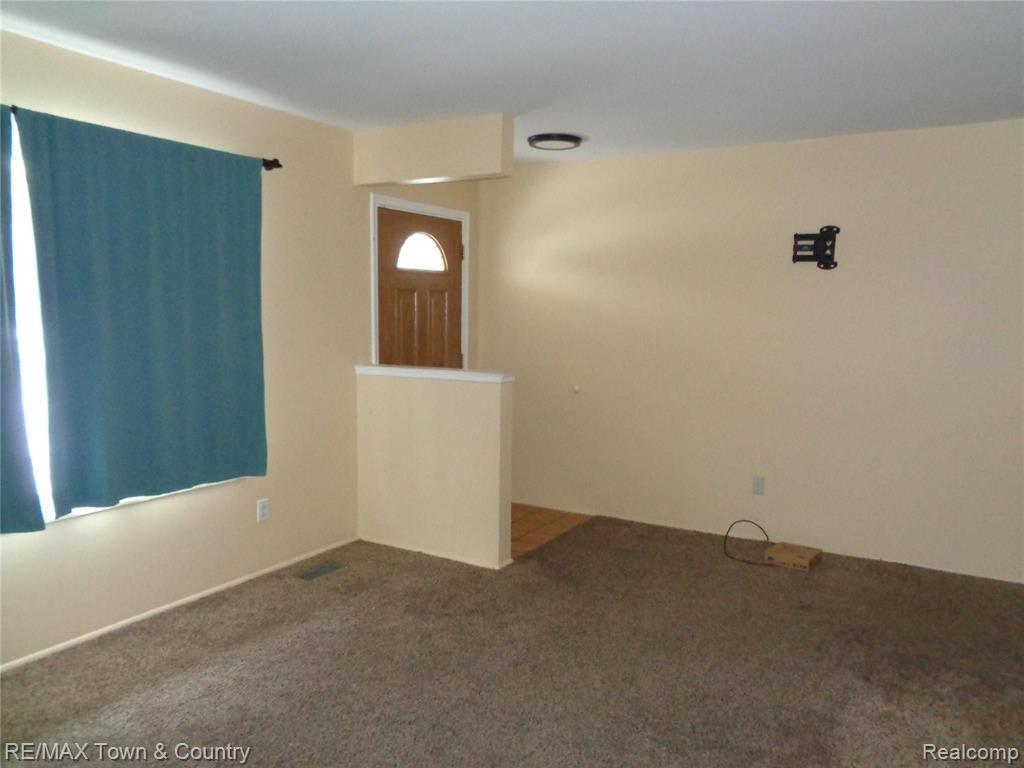 7375 Gillette Road Flushing, MI 48433 - Photo 10 of 28 Gallery Image 10