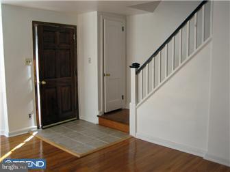 42 Gilpin Road Upper Darby, PA 19082 - Photo 3 of 10 Living Room