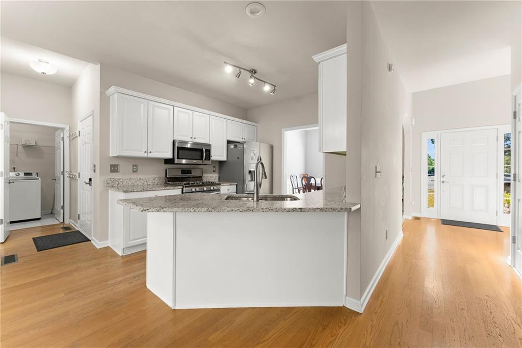 3656 Castle View Court Suwanee, GA 30024 - Photo 13 of 55