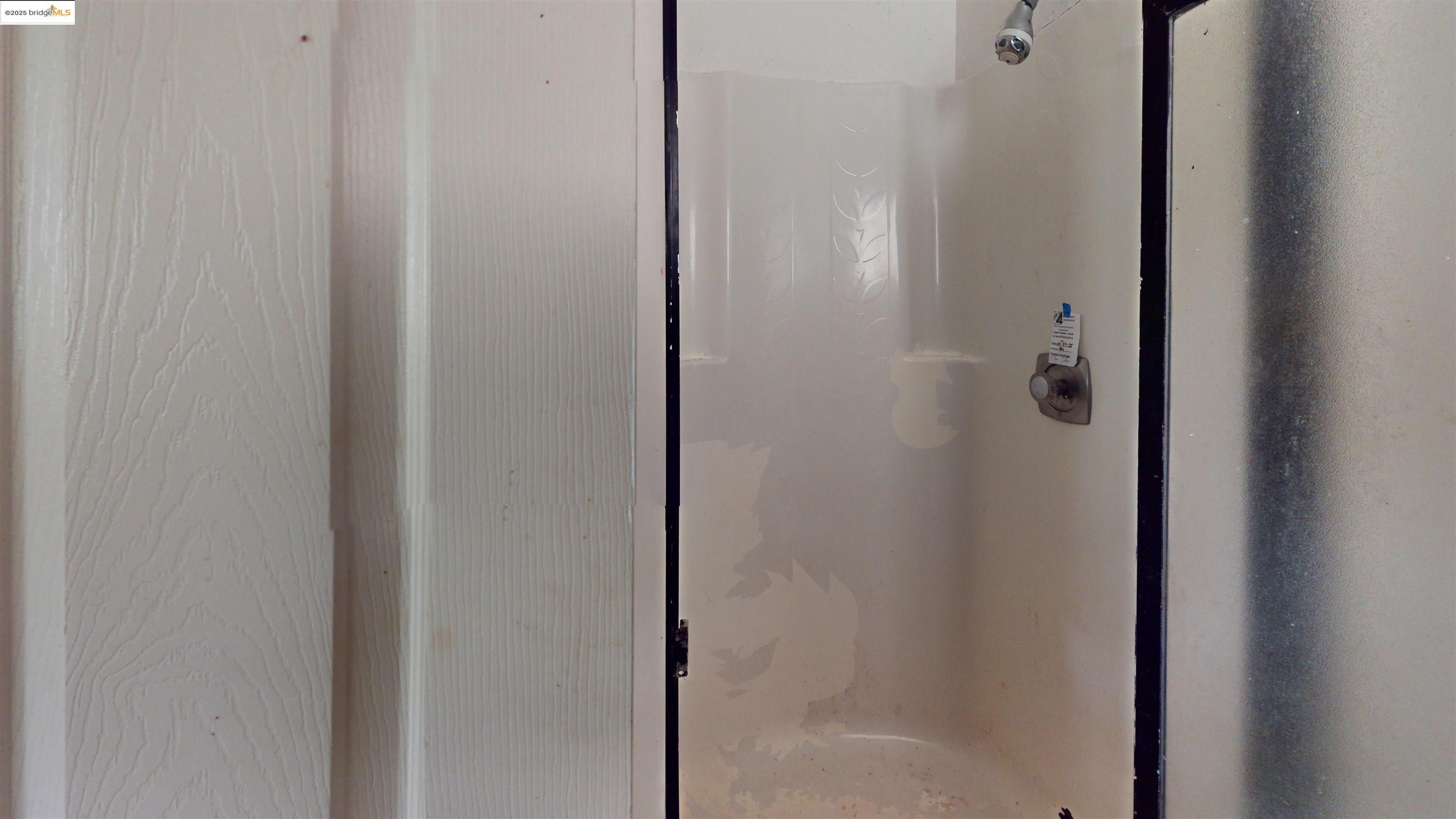 19817 Via Redonda Road Sonora, CA 95370 - Photo 14 of 23 Bathroom featuring a shower stall