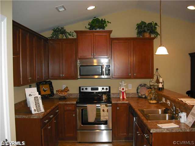 2159 Kennington Park Road, Unit 3 Aylett, VA 23009 - Photo 3 of 7 Kitchen