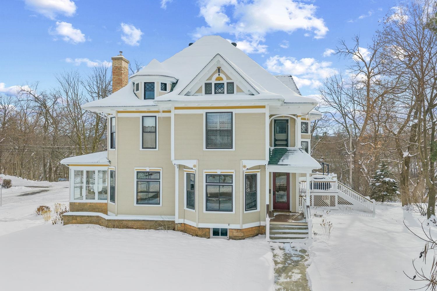 405 2nd Baraboo, WI 53913 - Photo 1 of 66