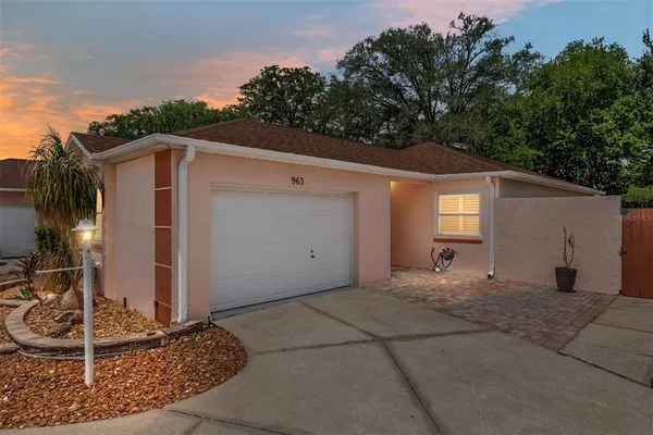 $299,900 | 963 Avalon Avenue, The Villages, FL 32159