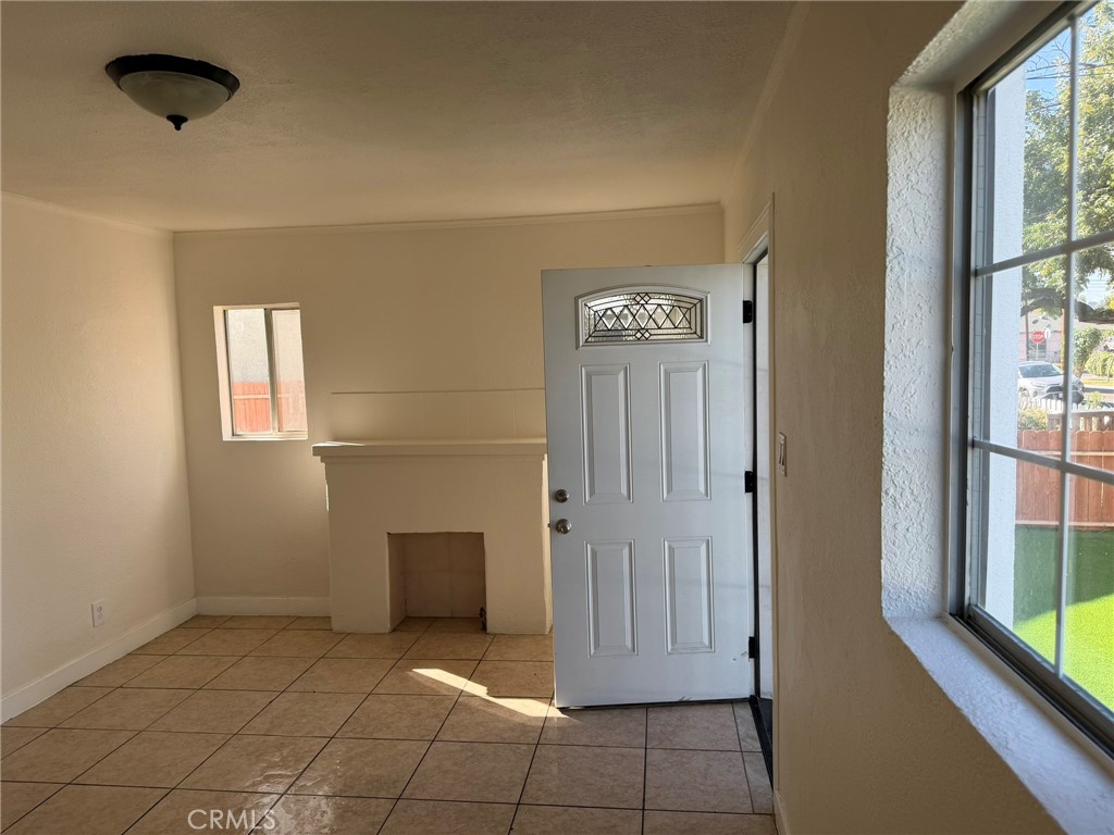 4666 Park Avenue Riverside, CA 92507 - Photo 2 of 10 Living room view 1