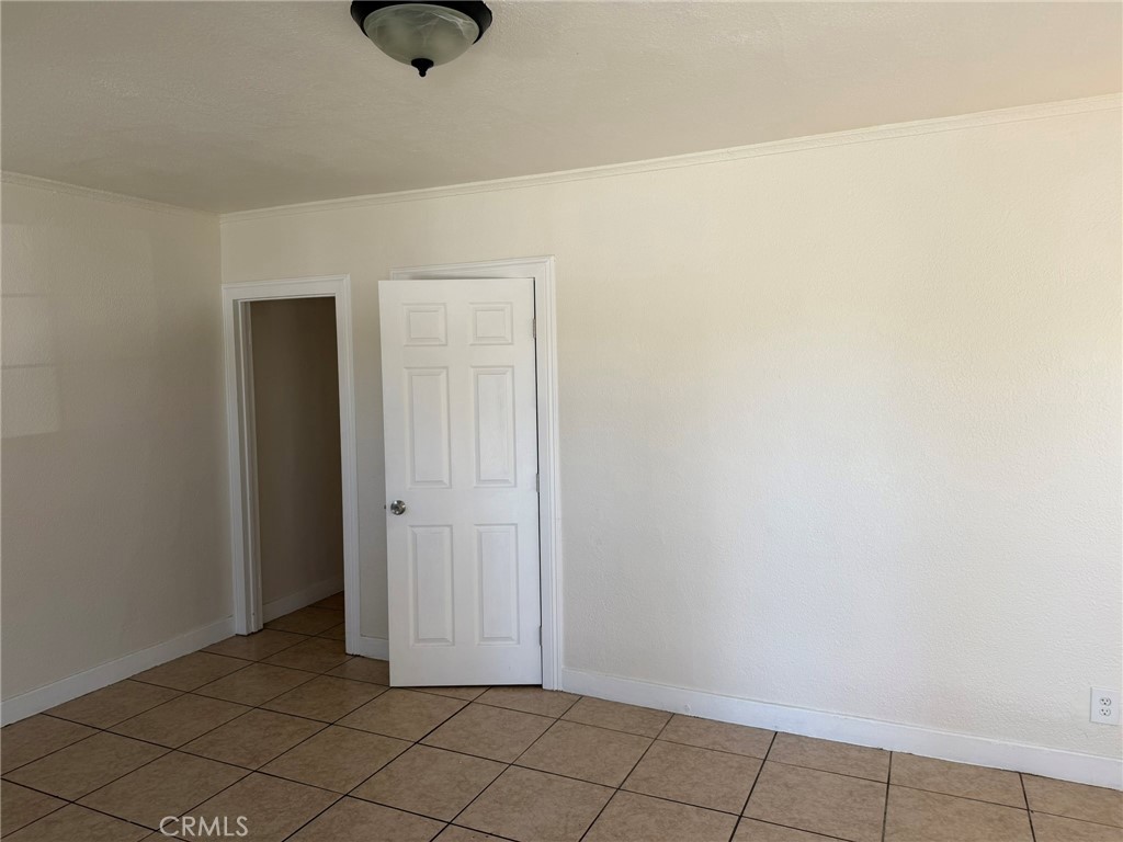 4666 Park Avenue Riverside, CA 92507 - Photo 3 of 10 Living room view 2