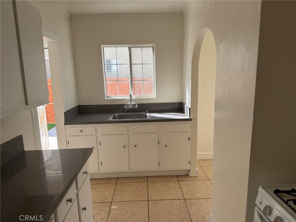 4666 Park Avenue Riverside, CA 92507 - Photo 5 of 10 Kitchen