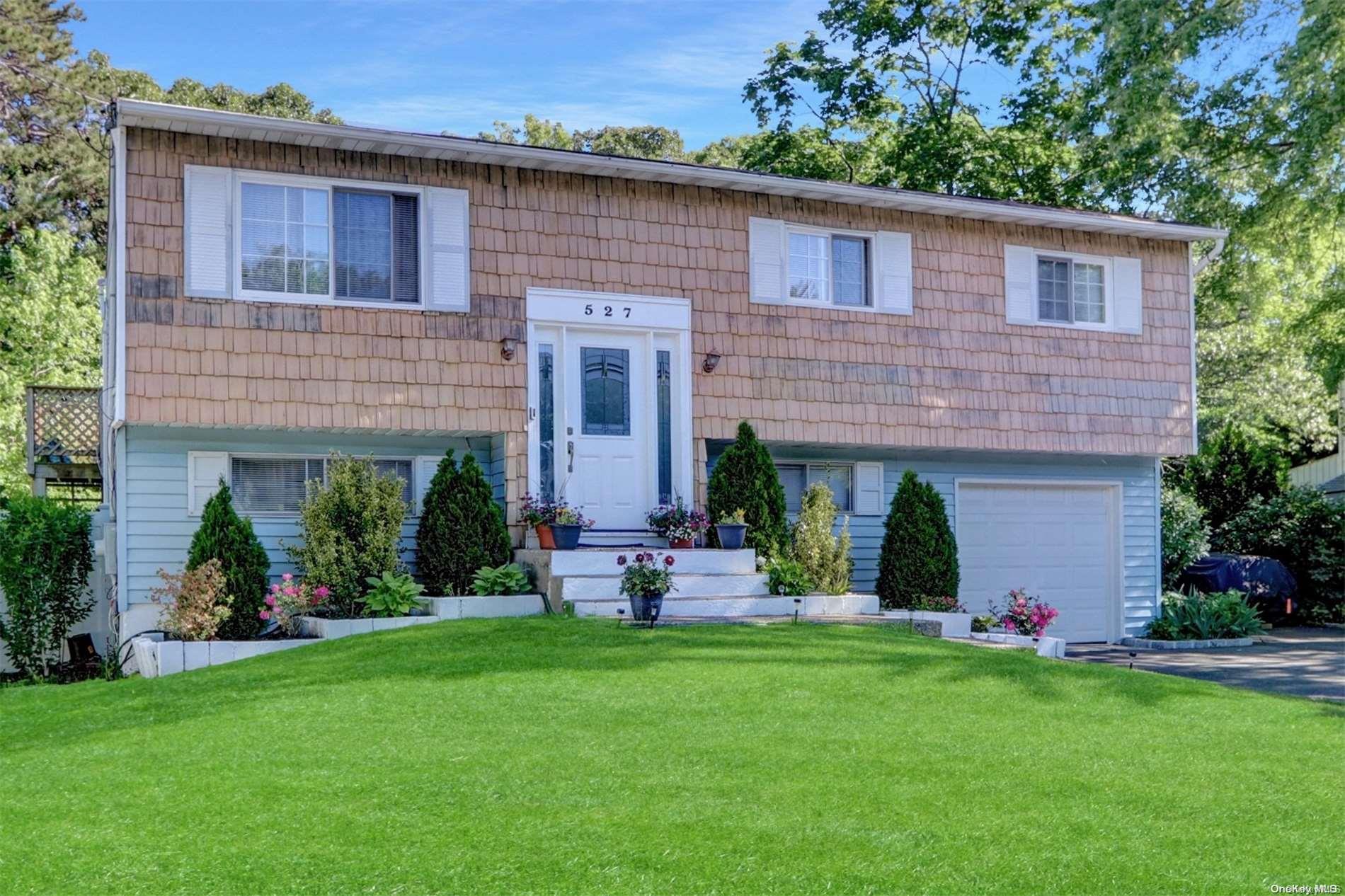 527 Hawkins Road Selden, NY 11784 - Photo 1 of 1 Gallery Image 1