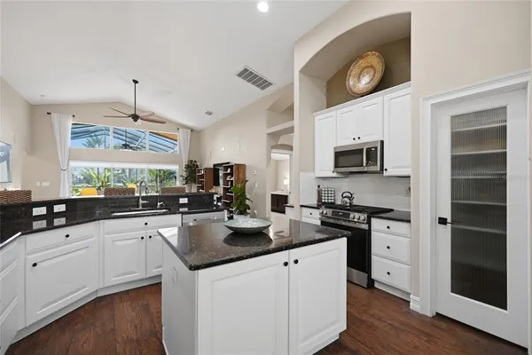 $875,000 | 12012 Longview Lake Circle, Bradenton, FL 34211