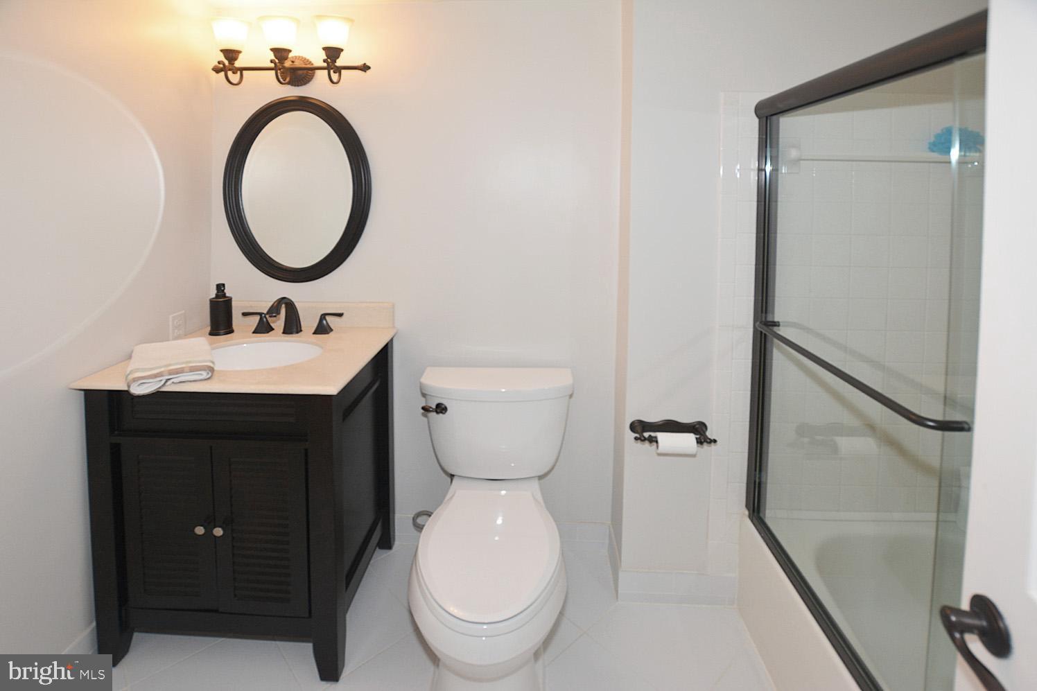 9963 Meadowlark Road Vienna, VA 22182 - Photo 28 of 39 Guest Bath