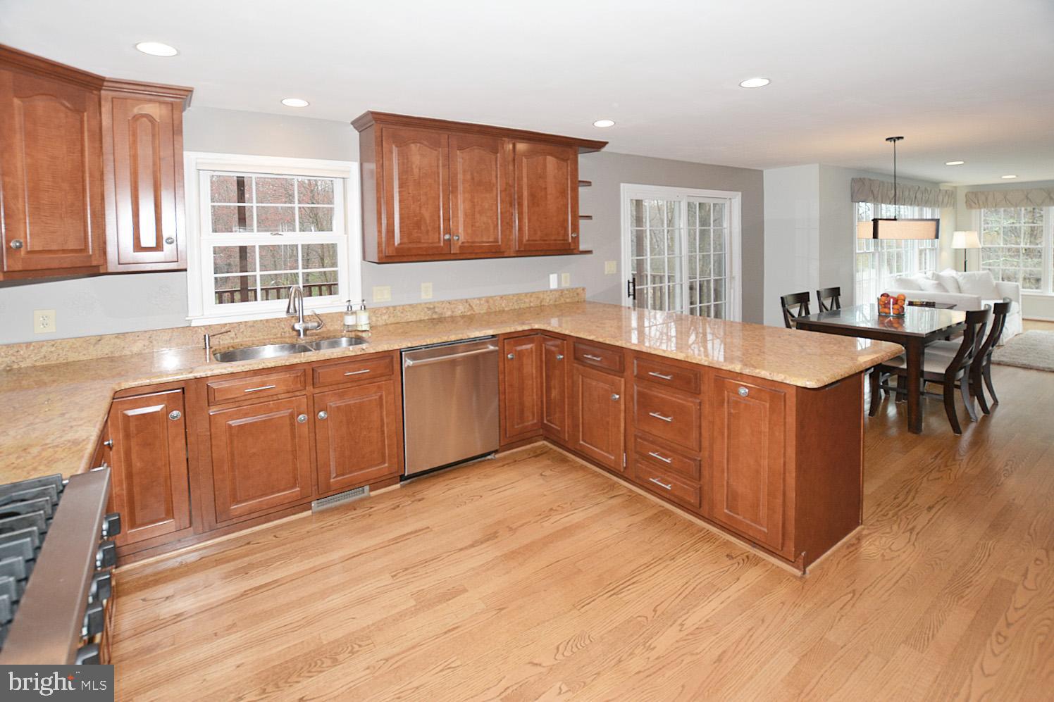9963 Meadowlark Road Vienna, VA 22182 - Photo 8 of 39 Granite Countertops