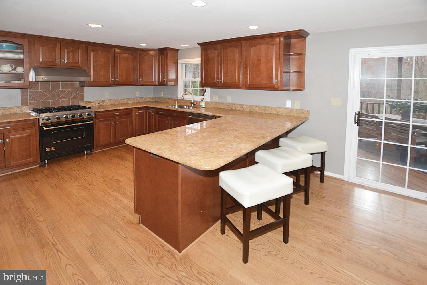 9963 Meadowlark Road Vienna, VA 22182 - Photo 9 of 39