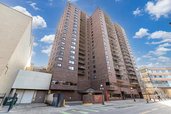 $129,900 | 26 West 10th Street, Unit 610, St. Paul, MN 55102