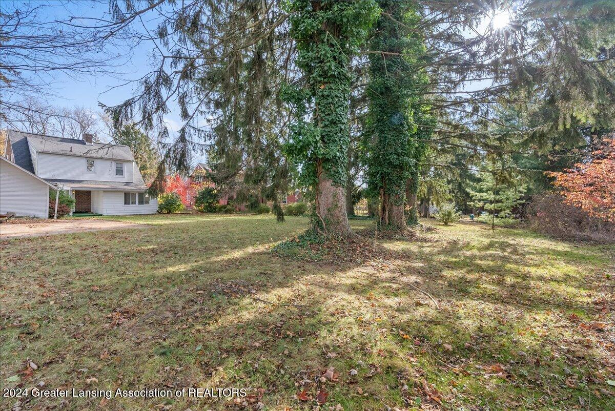 733 Bretton Road Lansing, MI 48917 - Photo 30 of 39 25-Media Jett - 11