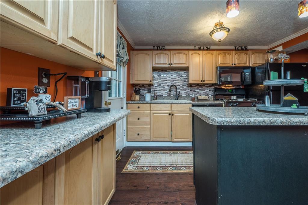 4134 Highgrove Road Pittsburgh, PA 15234 - Photo 11 of 34 Gallery Image 11