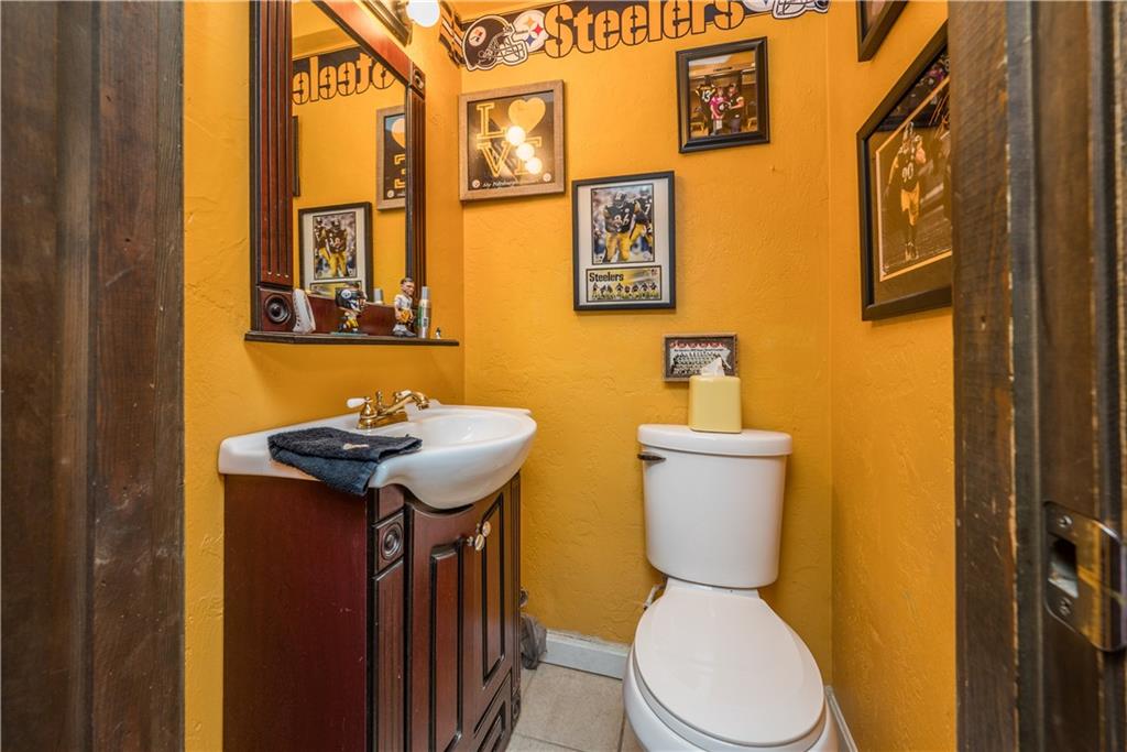 4134 Highgrove Road Pittsburgh, PA 15234 - Photo 17 of 34 Gallery Image 17