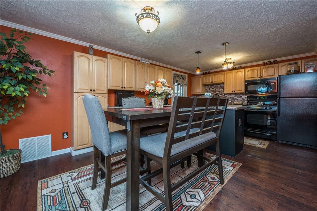 4134 Highgrove Road Pittsburgh, PA 15234 - Photo 8 of 34 Gallery Image 8