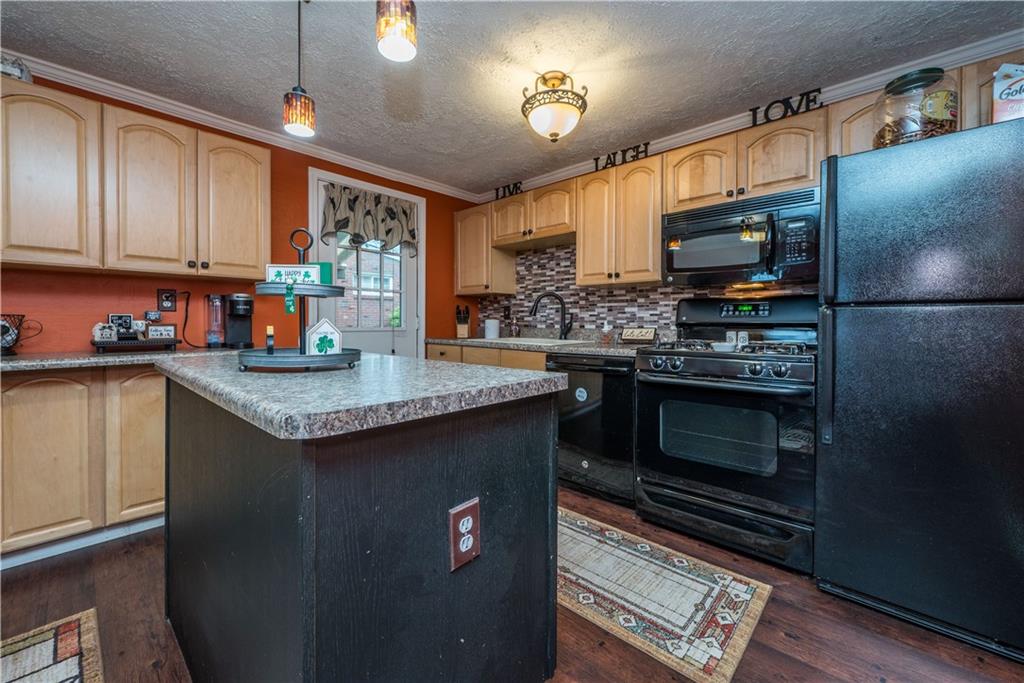 4134 Highgrove Road Pittsburgh, PA 15234 - Photo 10 of 34 Gallery Image 10