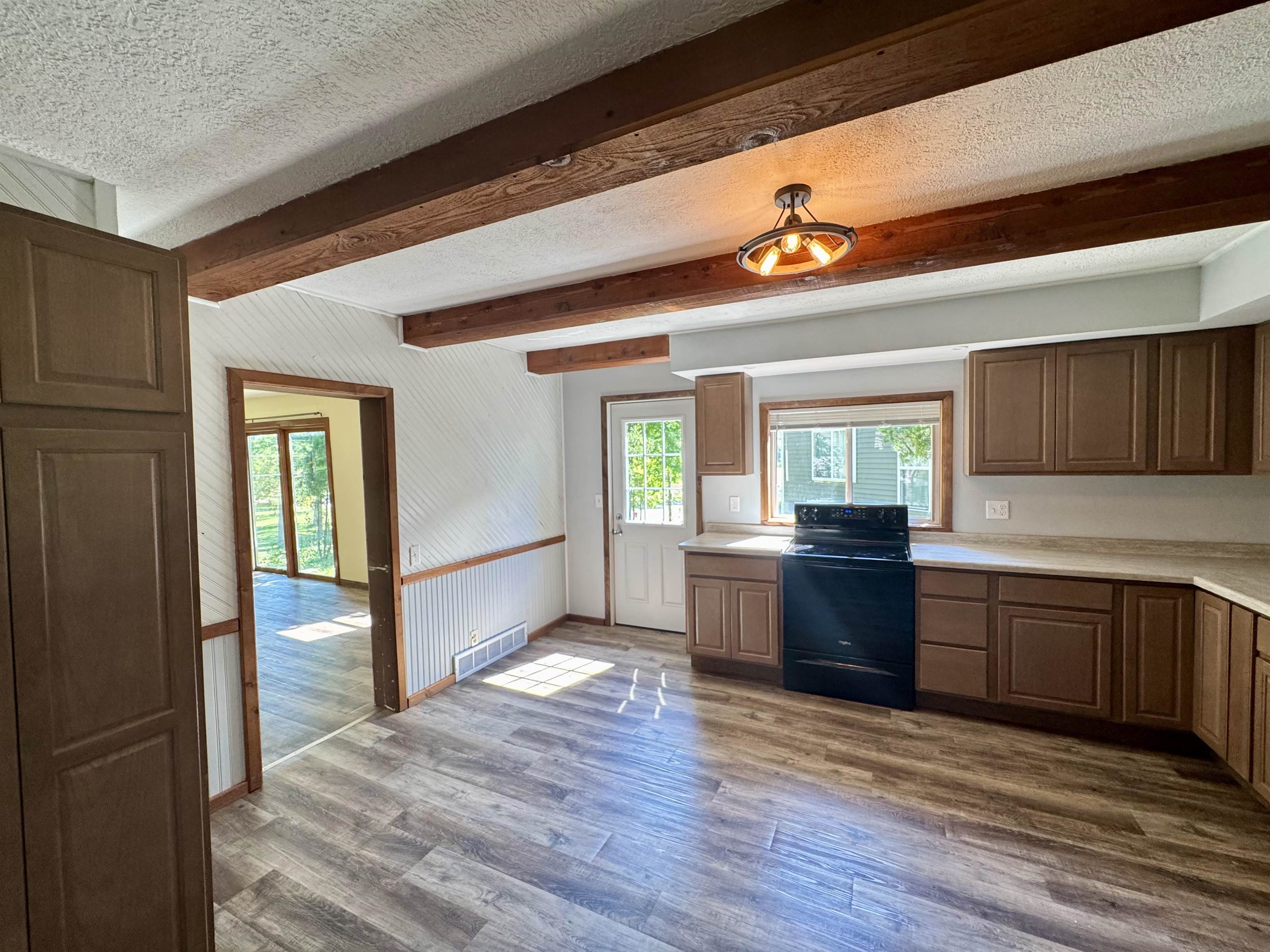 E1647 Grandview Road Waupaca, WI 54981 - Photo 4 of 17