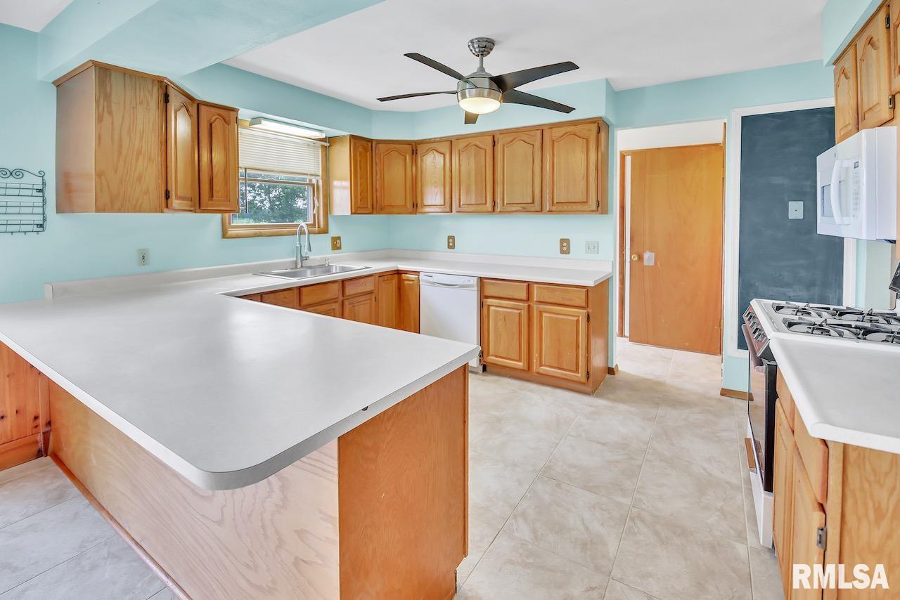 6605 South Trivoli Road Glasford, IL 61533 - Photo 10 of 30 Gallery Image 10