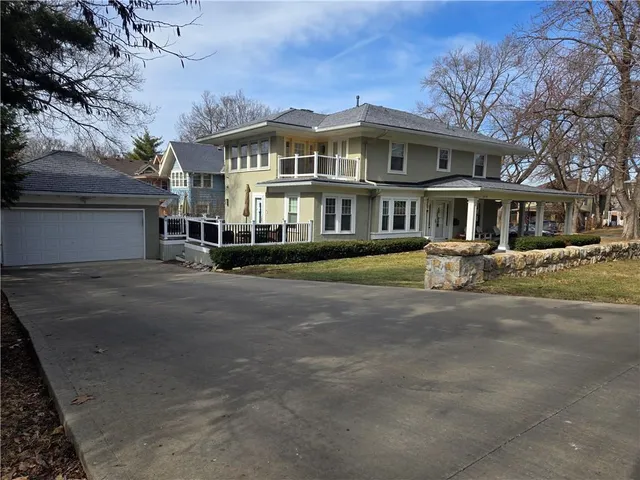 $825,000 | 5530 Oak Street, Kansas City, MO 64113