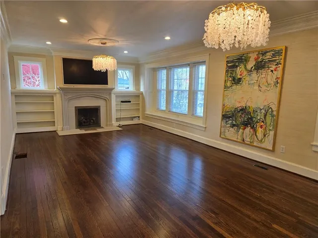 $825,000 | 5530 Oak Street, Kansas City, MO 64113