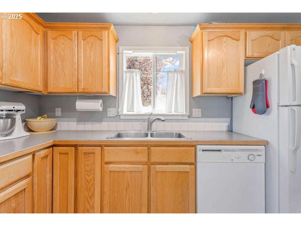 16685 William Foss Road La Pine, OR 97739 - Photo 8 of 31