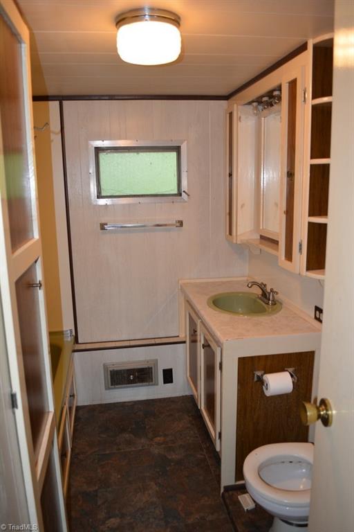 1189 CC Camp Road Elkin, NC 28621 - Photo 9 of 25 Gallery Image 9