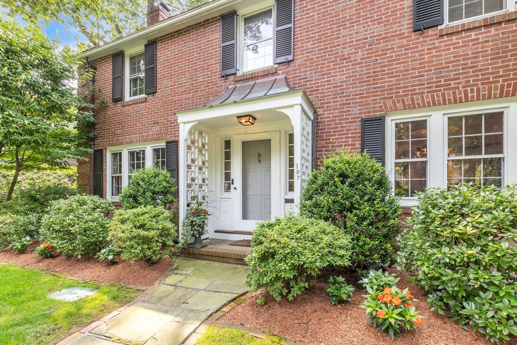 197 Farmington Road Longmeadow, MA 01106 - Photo 2 of 42 Gallery Image 2