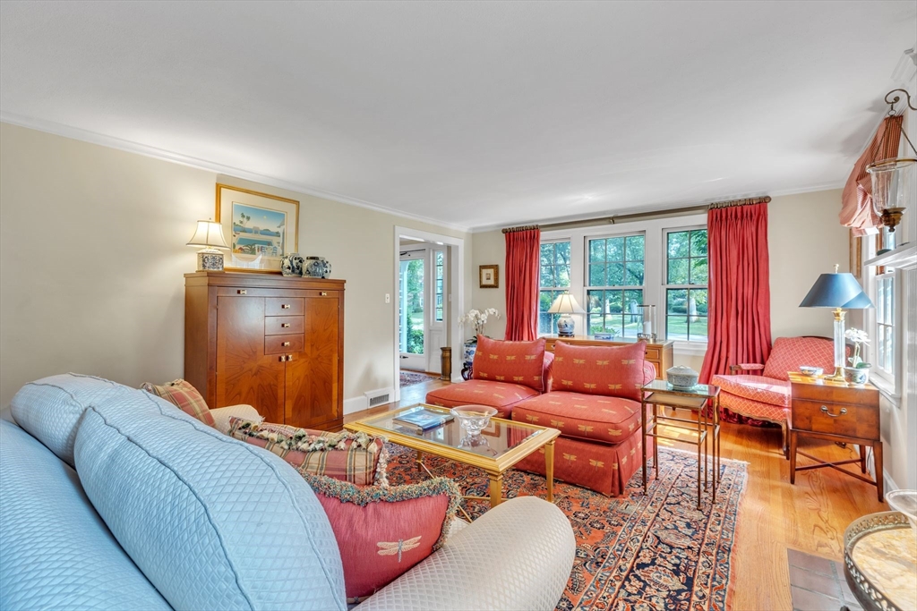 197 Farmington Road Longmeadow, MA 01106 - Photo 5 of 42 Gallery Image 5