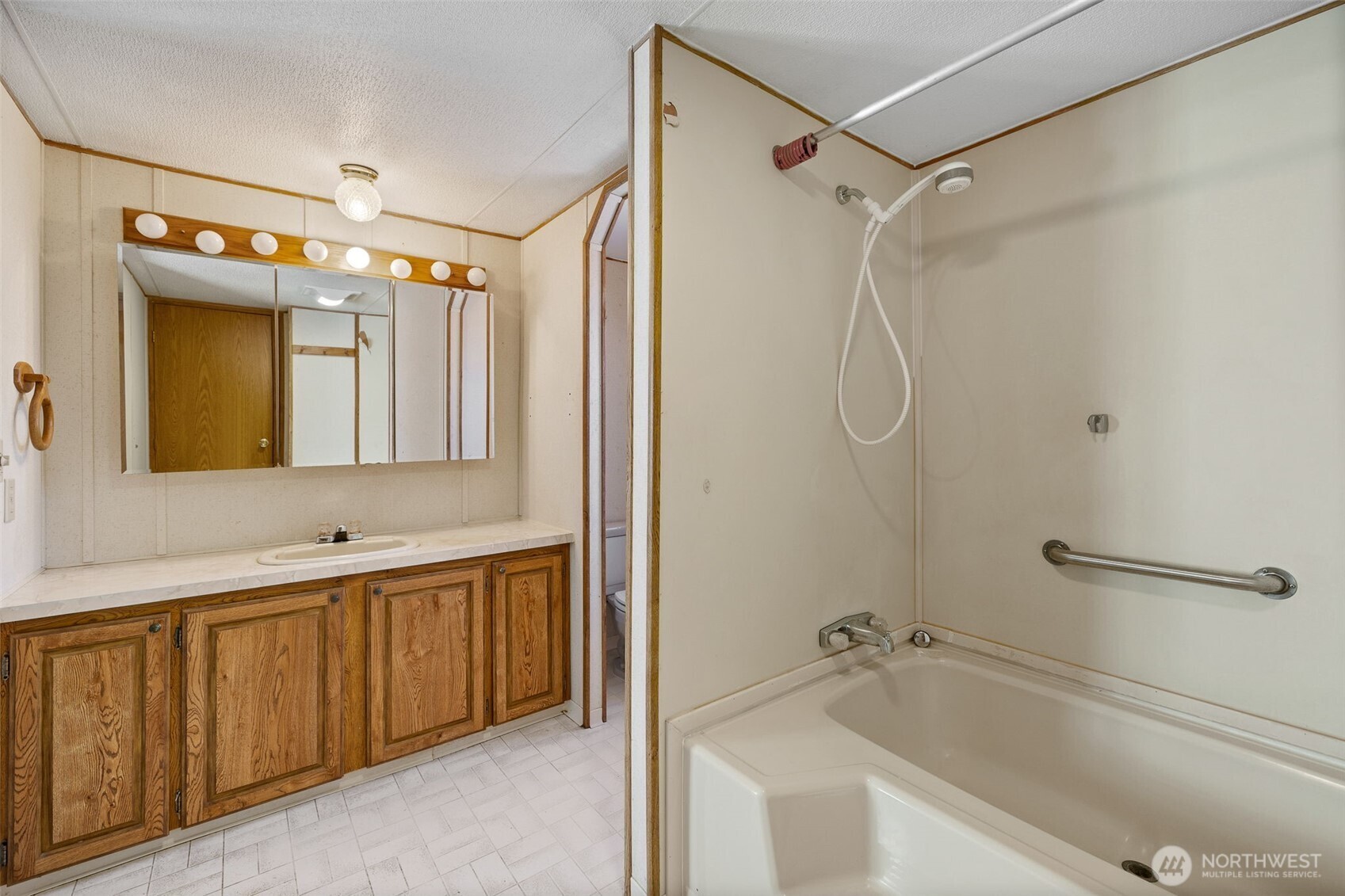 415 Lakeview Road, Unit K10 Lynnwood, WA 98087 - Photo 14 of 17 Gallery Image 14
