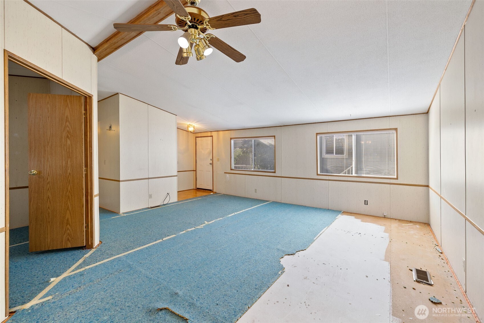 415 Lakeview Road, Unit K10 Lynnwood, WA 98087 - Photo 3 of 17 Gallery Image 3