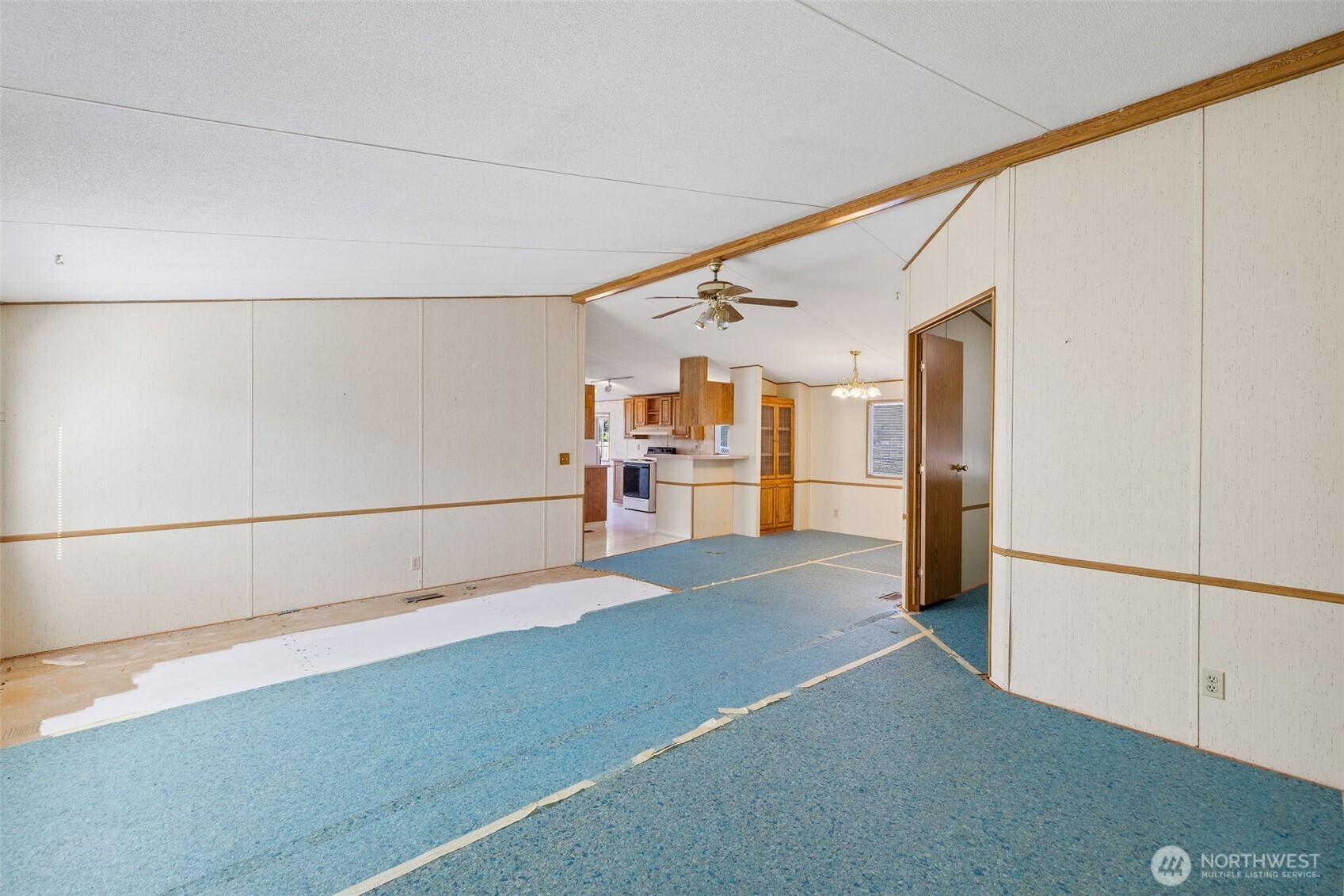415 Lakeview Road, Unit K10 Lynnwood, WA 98087 - Photo 5 of 17 Gallery Image 5