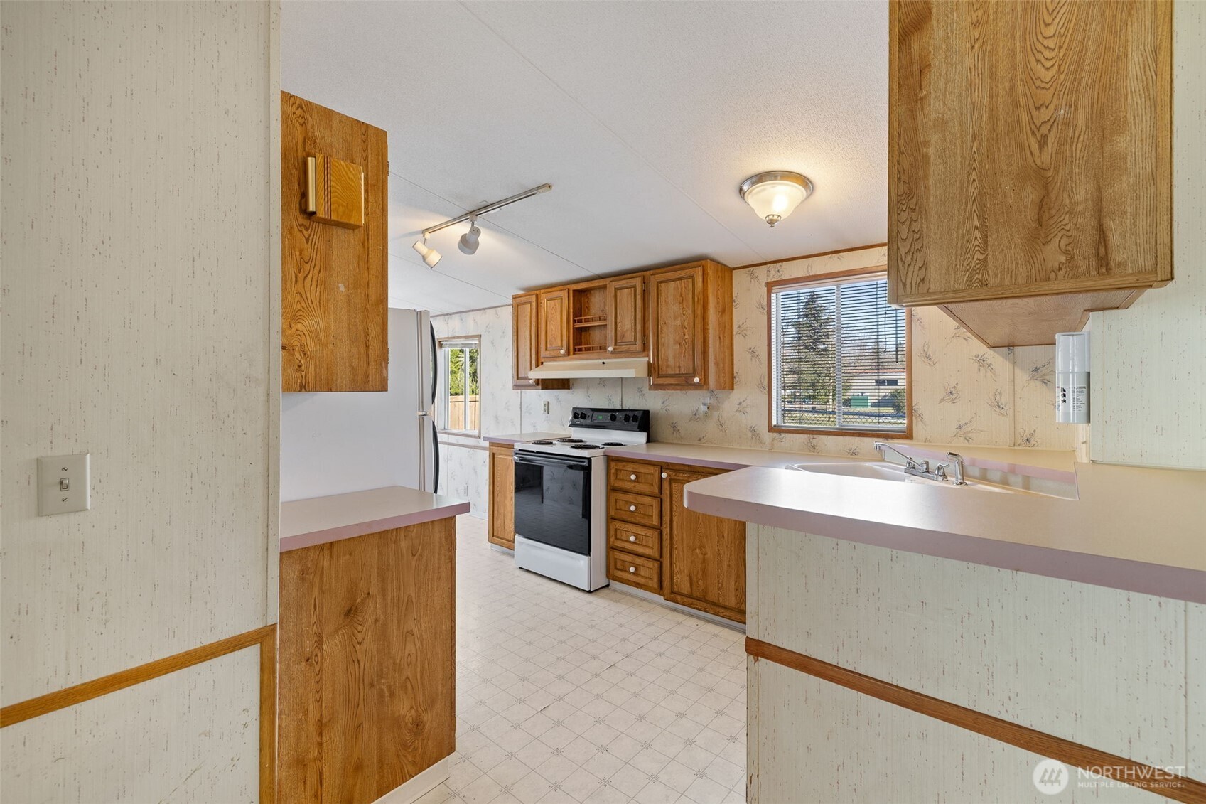 415 Lakeview Road, Unit K10 Lynnwood, WA 98087 - Photo 6 of 17 Gallery Image 6