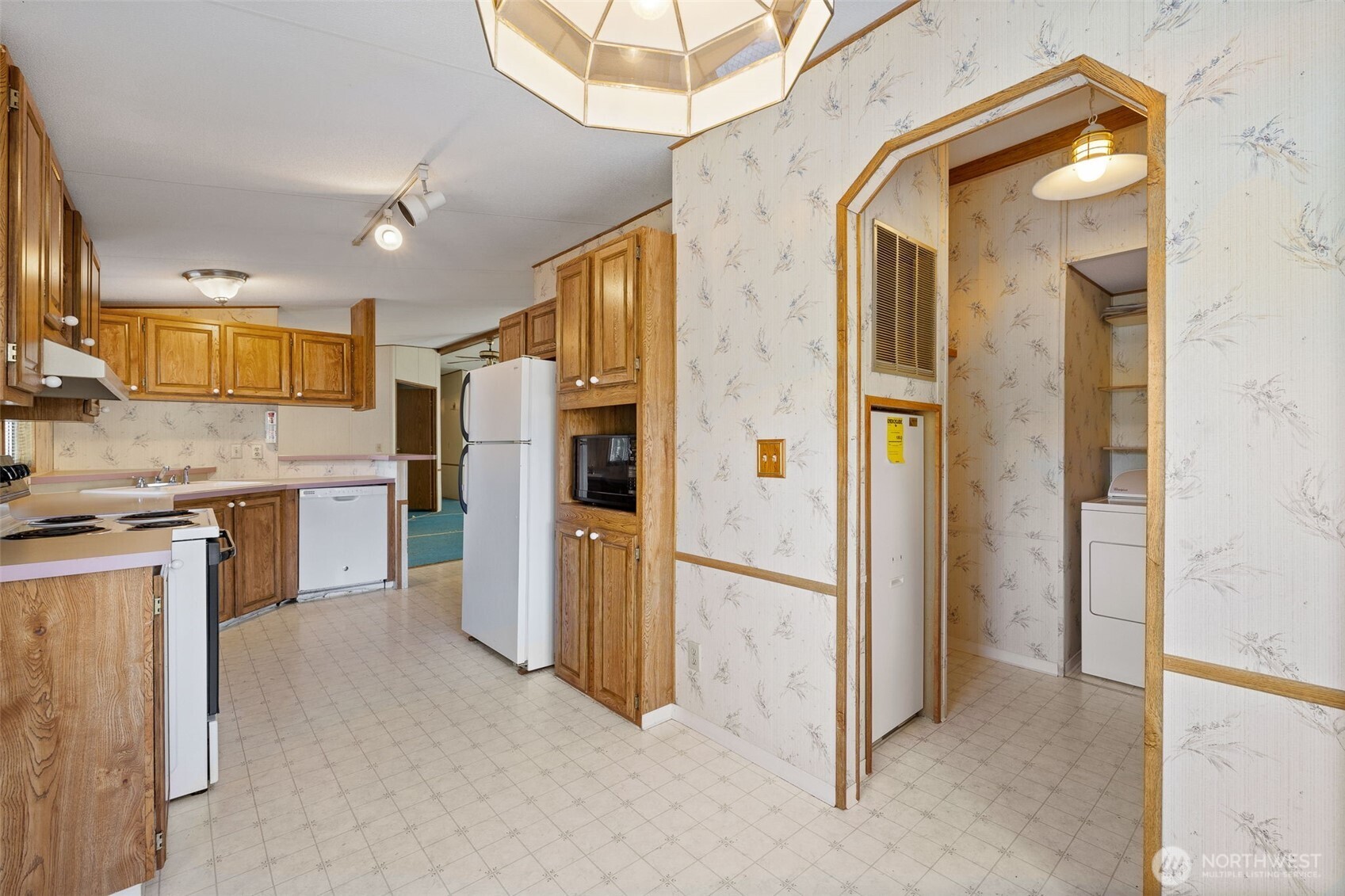 415 Lakeview Road, Unit K10 Lynnwood, WA 98087 - Photo 7 of 17 Gallery Image 7