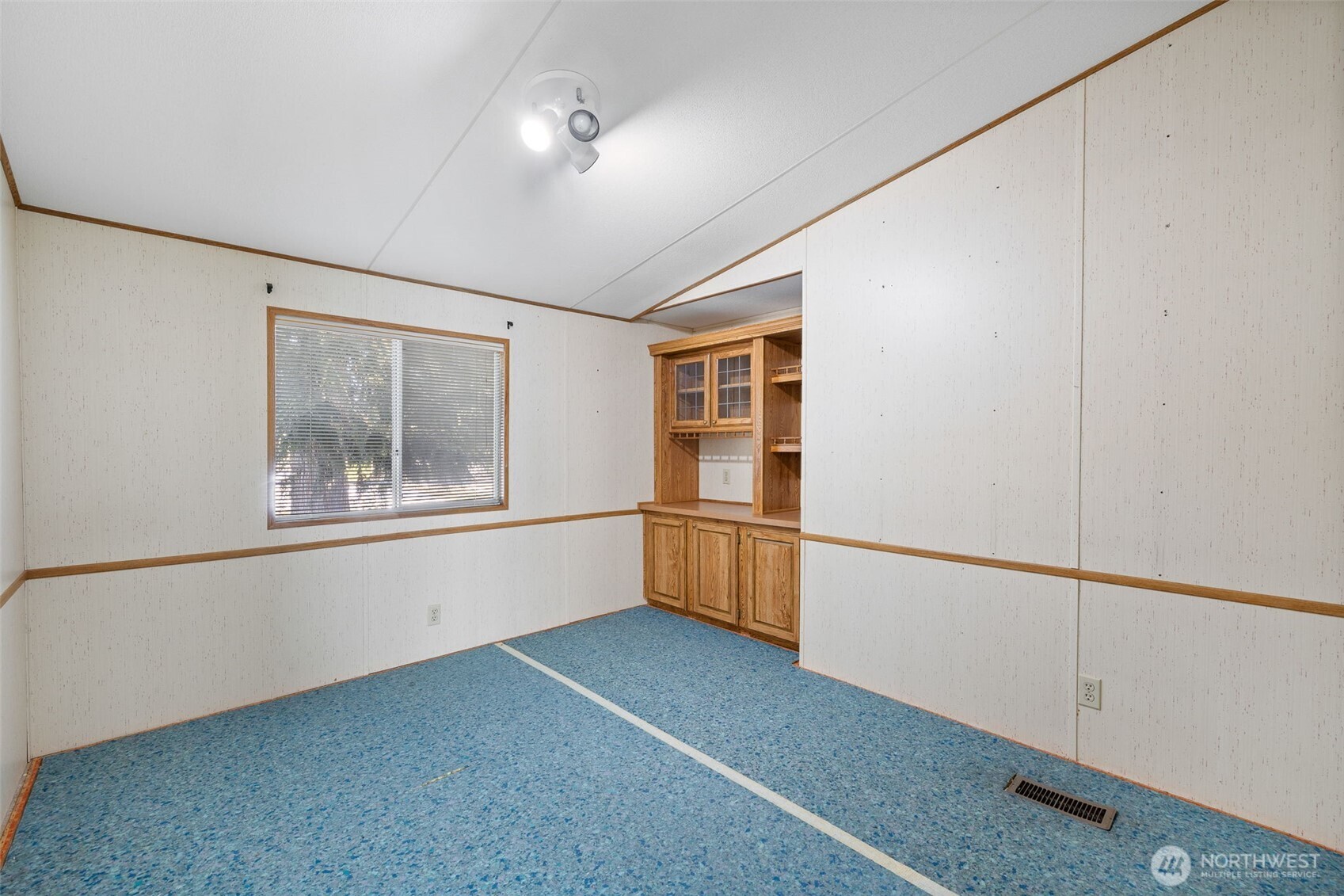 415 Lakeview Road, Unit K10 Lynnwood, WA 98087 - Photo 8 of 17 Gallery Image 8