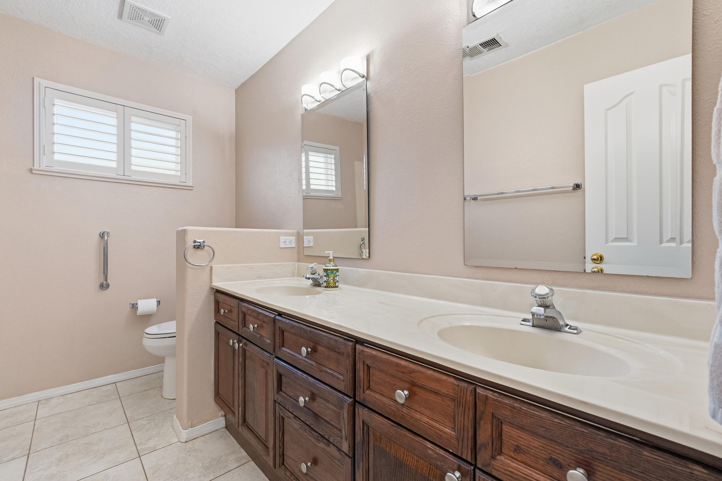 3133 Ashkirk Loop Southeast Rio Rancho, NM 87124 - Photo 10 of 40 Gallery Image 10