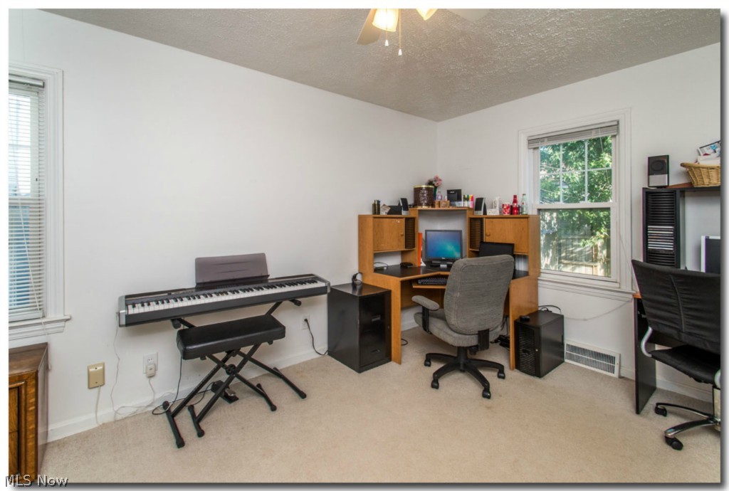 3915 Grosvenor Road Cleveland, OH 44118 - Photo 11 of 24