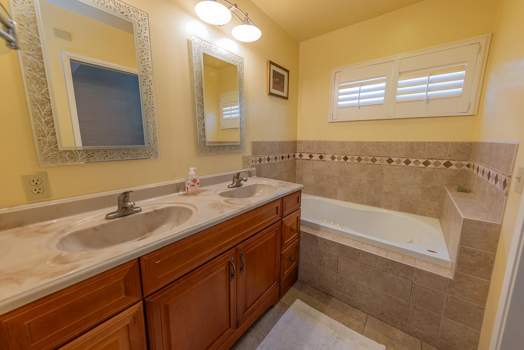 211 North Carrillo Road, Unit E Ojai, CA 93023 - Photo 15 of 27 a bathroom with a tub sink and mirror